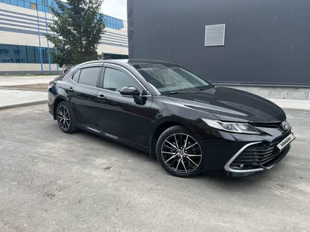 Toyota Camry 2021 года за 13 200 000 тг. в Павлодар – фото 2