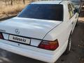 Mercedes-Benz E 200 1989 года за 1 400 000 тг. в Караганда – фото 2