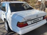 Mercedes-Benz E 200 1989 года за 1 400 000 тг. в Караганда