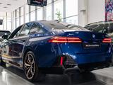 BMW 550 XDrive 2025 года за 75 648 318 тг. в Атырау – фото 5