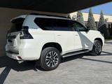 Toyota Land Cruiser Prado 2022 года за 37 000 000 тг. в Шымкент – фото 2