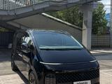 Hyundai Staria 2022 годаүшін21 800 000 тг. в Алматы – фото 2