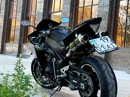 Yamaha  YZF-R1 2010 года за 4 900 000 тг. в Астана – фото 2