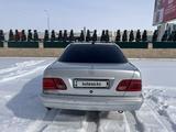 Mercedes-Benz E 230 1997 годаfor2 450 000 тг. в Караганда – фото 4