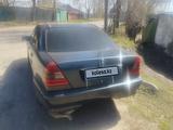 Mercedes-Benz C 180 1996 года за 900 000 тг. в Усть-Каменогорск – фото 2