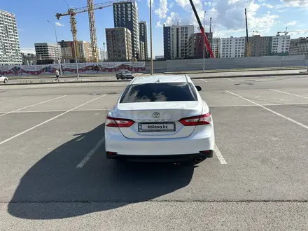 Toyota Camry 2018 года за 13 000 000 тг. в Астана – фото 3