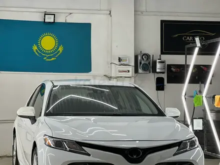 Toyota Camry 2018 года за 10 500 000 тг. в Актау