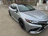 Toyota Camry 2021 годаүшін16 000 000 тг. в Атырау – фото 2