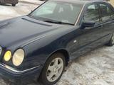 Mercedes-Benz E 200 1997 года за 2 400 000 тг. в Актобе – фото 4