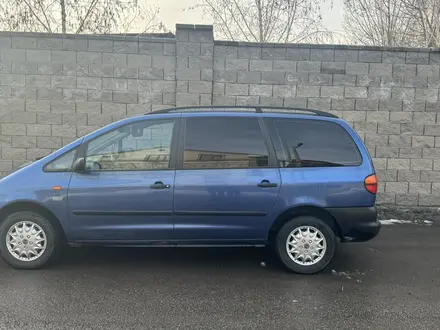 Volkswagen Sharan 1995 года за 2 350 000 тг. в Алматы – фото 6