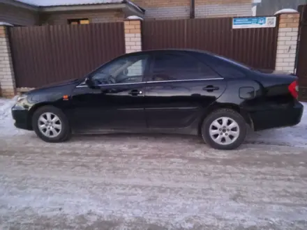 Toyota Camry 2003 года за 3 900 000 тг. в Актобе – фото 3