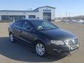 Volkswagen Passat 2006 годаүшін3 200 000 тг. в Уральск