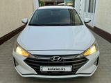 Hyundai Elantra 2019 года за 8 600 000 тг. в Актобе – фото 2