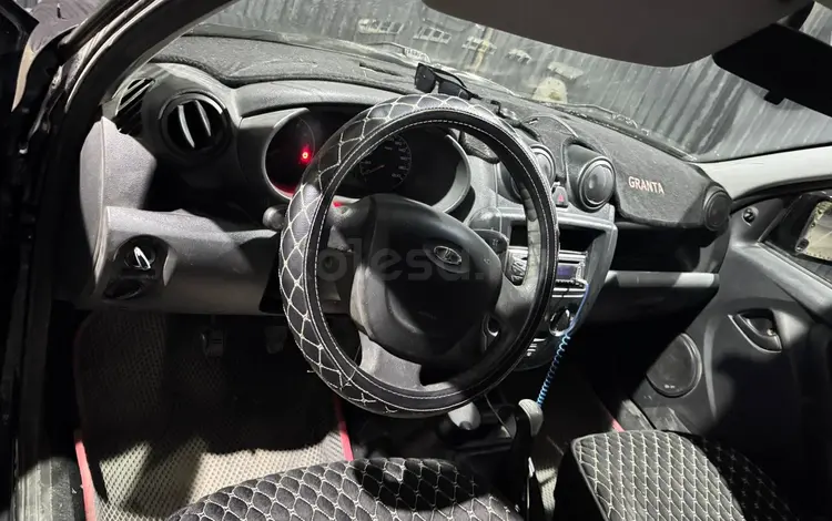 ВАЗ (Lada) Granta 2190 2018 годаүшін3 000 000 тг. в Семей