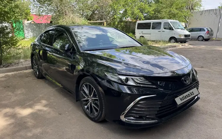 Toyota Camry 2023 года за 17 300 000 тг. в Экибастуз