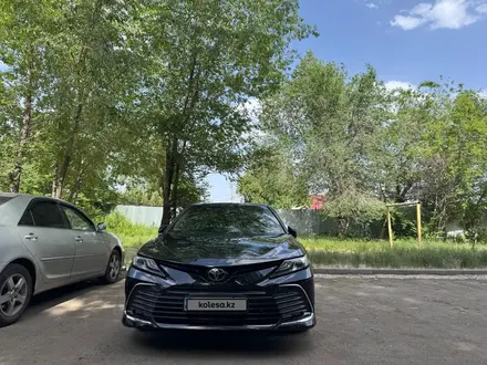 Toyota Camry 2023 года за 17 300 000 тг. в Экибастуз – фото 4