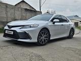 Toyota Camry 2023 года за 20 500 000 тг. в Шымкент