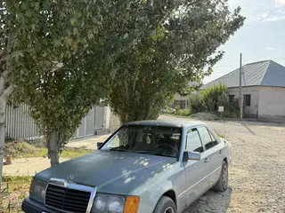 Mercedes-Benz E-Class, 1990