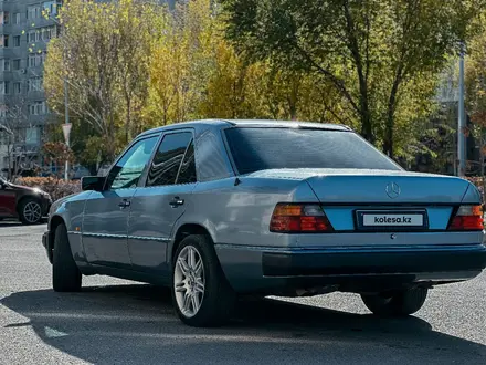 Mercedes-Benz E 320 1993 года за 3 200 000 тг. в Астана – фото 7