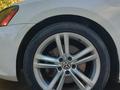 Volkswagen Passat 2014 года за 4 550 000 тг. в Уральск – фото 15