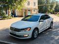 Volkswagen Passat 2014 года за 4 550 000 тг. в Уральск – фото 2
