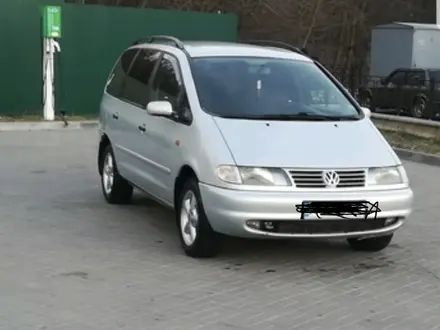 Volkswagen Sharan 1998 года за 4 100 000 тг. в Астана – фото 2