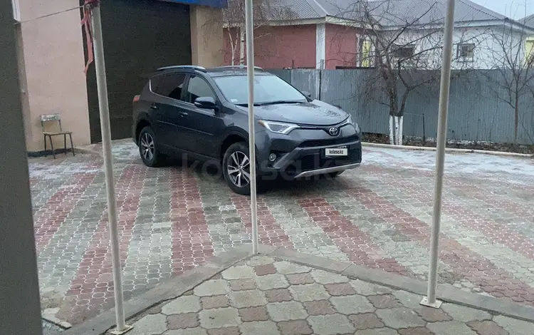 Toyota RAV4 2017 года за 8 300 000 тг. в Уральск