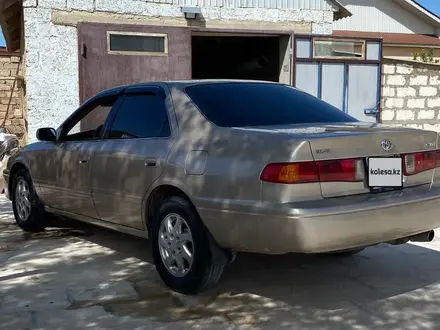 Toyota Camry 2000 года за 2 900 000 тг. в Жанаозен – фото 2