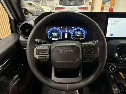 Toyota Land Cruiser Prado Luxe+ 2025 года за 52 390 000 тг. в Атырау – фото 13
