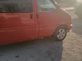 Volkswagen Multivan 1994 годаүшін3 400 000 тг. в Алматы – фото 2