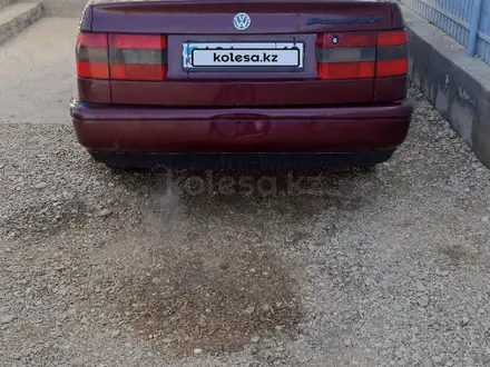 Volkswagen Passat 1995 года за 1 200 000 тг. в Актау – фото 4