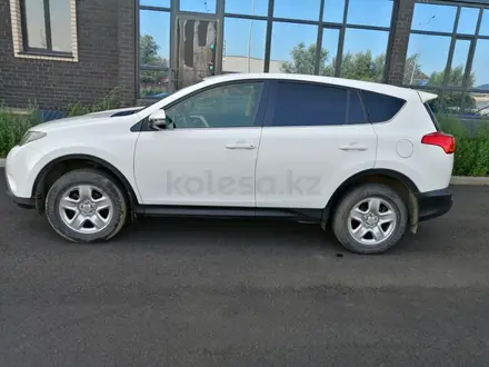 Toyota RAV4 2015 года за 11 000 000 тг. в Уральск – фото 3