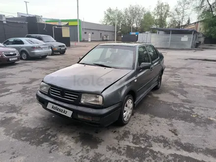 Volkswagen Vento 1995 года за 1 350 000 тг. в Алматы