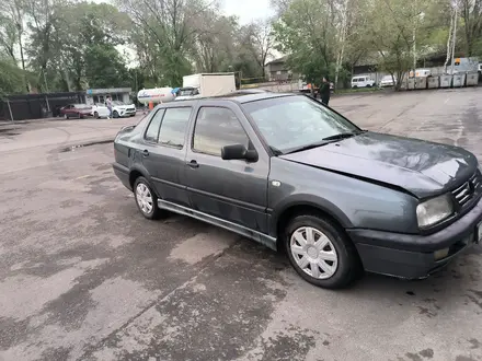Volkswagen Vento 1995 года за 1 350 000 тг. в Алматы – фото 3
