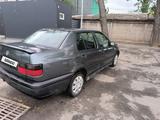 Volkswagen Vento 1995 года за 1 500 000 тг. в Алматы – фото 5