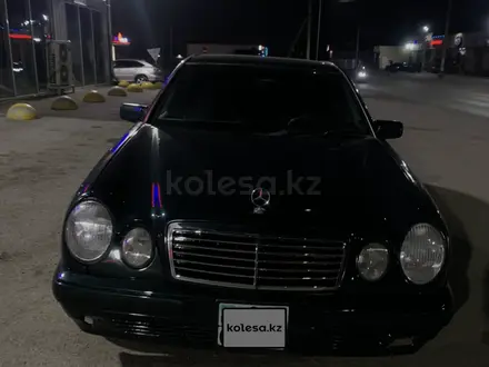 Mercedes-Benz E 230 1997 года за 2 550 000 тг. в Алматы – фото 21