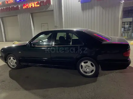 Mercedes-Benz E 230 1997 года за 2 550 000 тг. в Алматы – фото 24