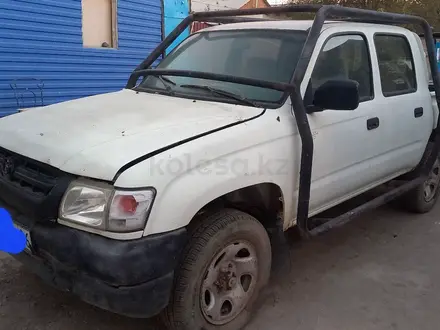 Toyota Hilux 2004 года за 1 800 000 тг. в Атырау – фото 2