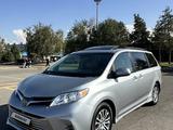 Toyota Sienna 2018 года за 14 300 000 тг. в Алматы – фото 2