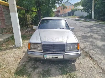 Mercedes-Benz E 200 1992 года за 2 200 000 тг. в Шымкент