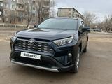 Toyota RAV4 2020 года за 14 800 000 тг. в Балхаш – фото 2