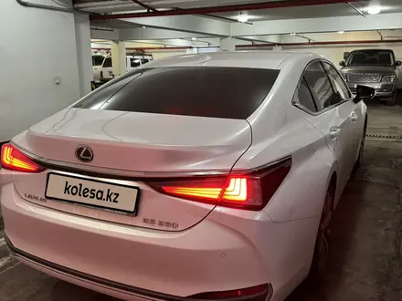 Lexus ES 250 2018 года за 18 700 000 тг. в Алматы – фото 3