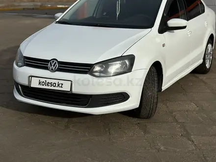 Volkswagen Polo 2014 года за 6 000 000 тг. в Атырау – фото 2