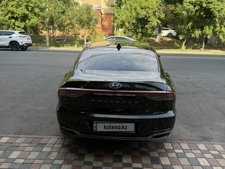 Hyundai Grandeur 2021 года за 13 400 000 тг. в Шымкент – фото 2