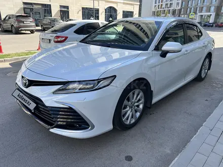 Toyota Camry 2021 года за 13 200 000 тг. в Кокшетау – фото 2