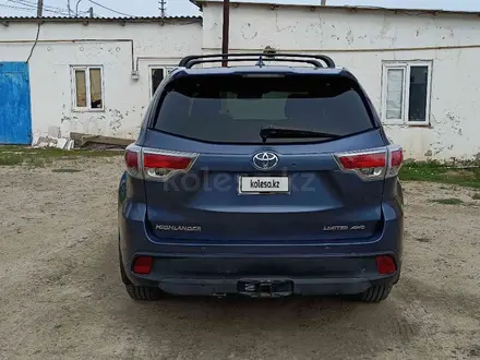 Toyota Highlander 2015 года за 10 000 000 тг. в Атырау – фото 4