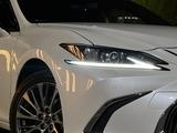 Lexus ES 250 2021 года за 23 000 000 тг. в Шымкент
