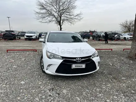 Toyota Camry 2015 года за 6 200 000 тг. в Атырау – фото 5