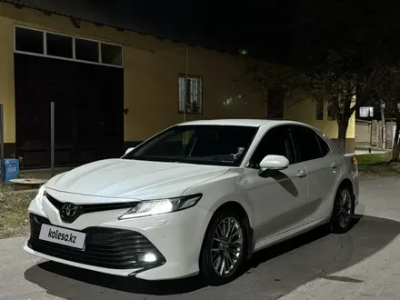 Toyota Camry 2019 года за 13 500 000 тг. в Шымкент – фото 2