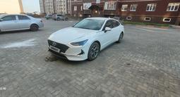 Hyundai Sonata 2022 годаfor11 200 000 тг. в Актобе – фото 4